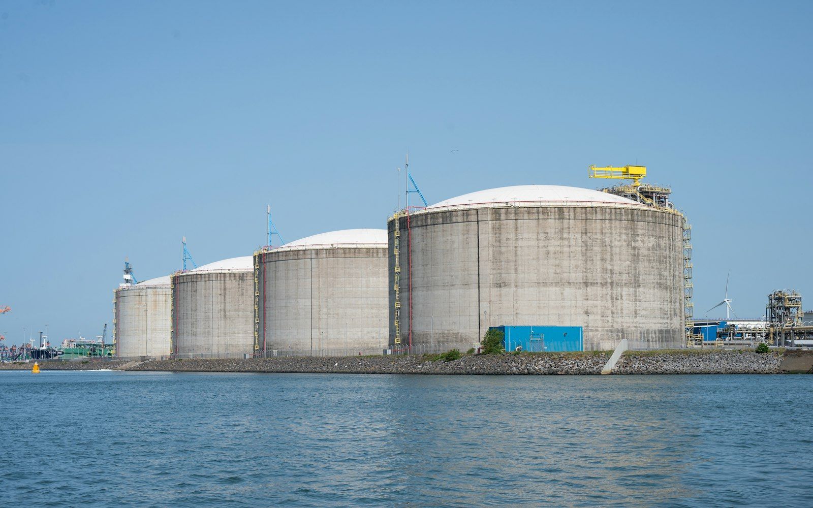 LNG storage terminal